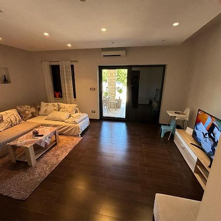 Apartment Verano Njivice Eksteriør billede