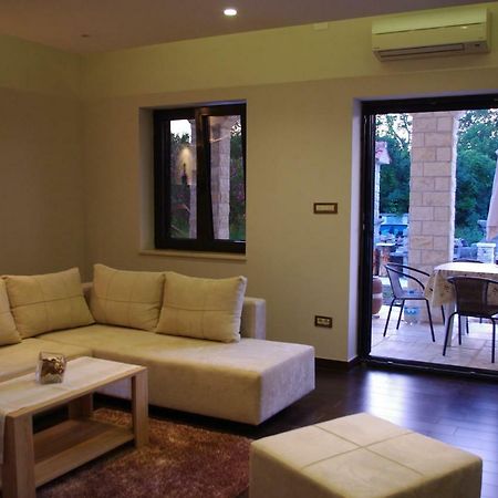 Apartment Verano Njivice Eksteriør billede