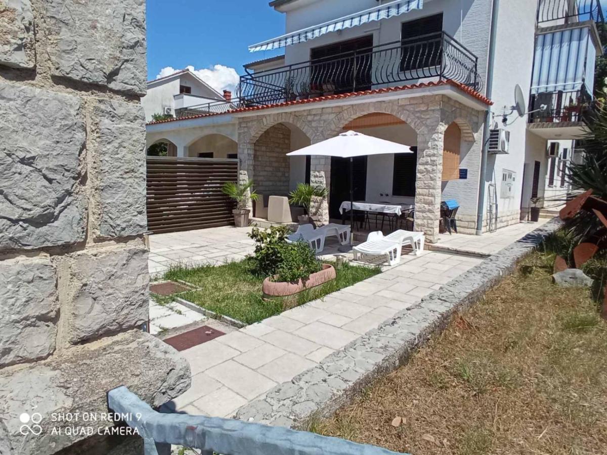 Apartment Verano Njivice Eksteriør billede