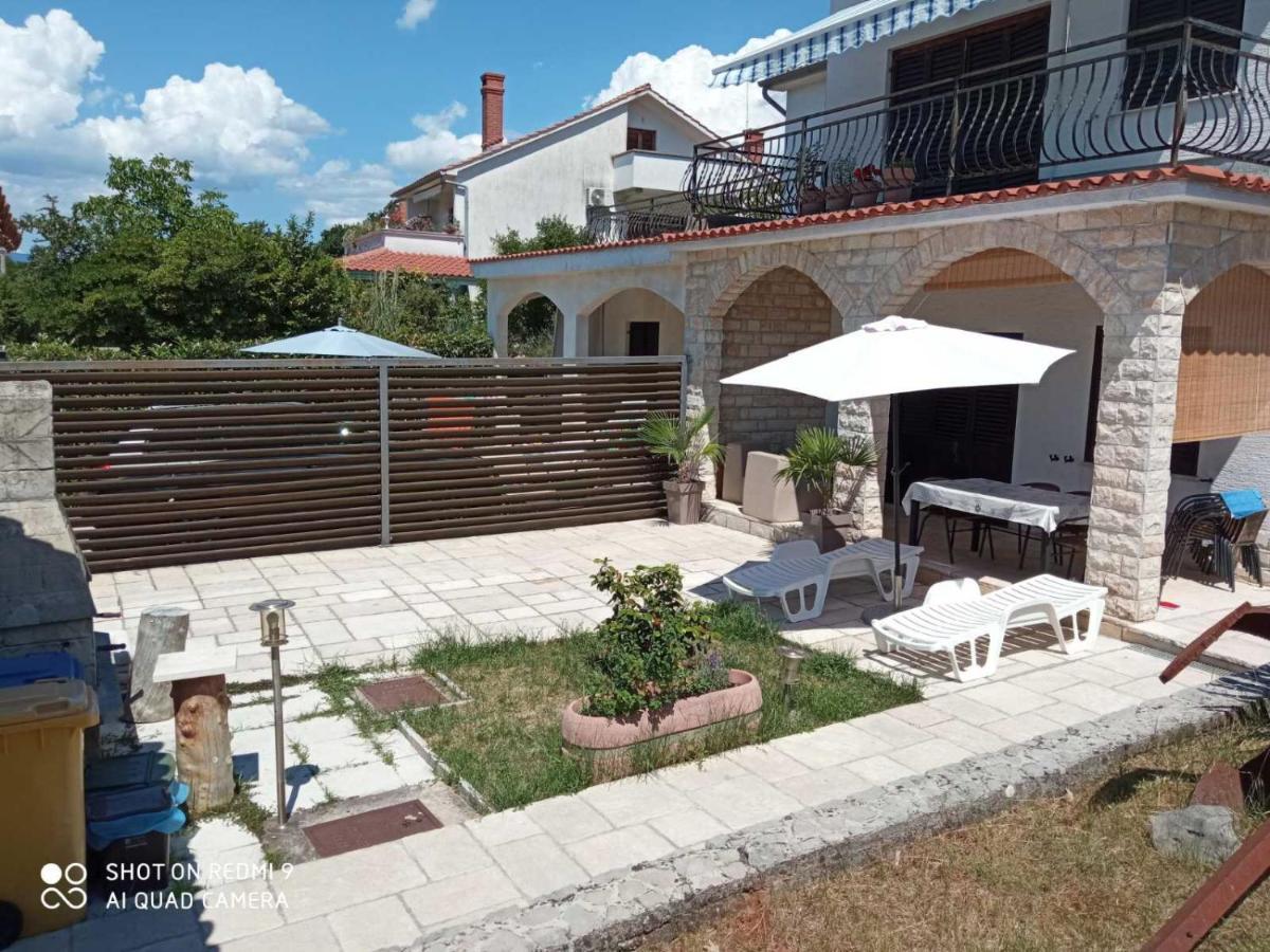 Apartment Verano Njivice Eksteriør billede