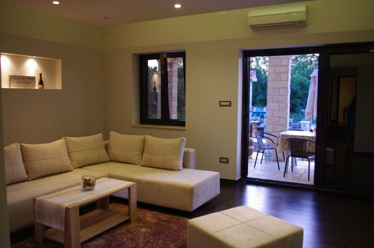 Apartment Verano Njivice Eksteriør billede