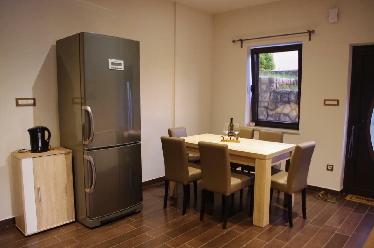 Apartment Verano Njivice Eksteriør billede