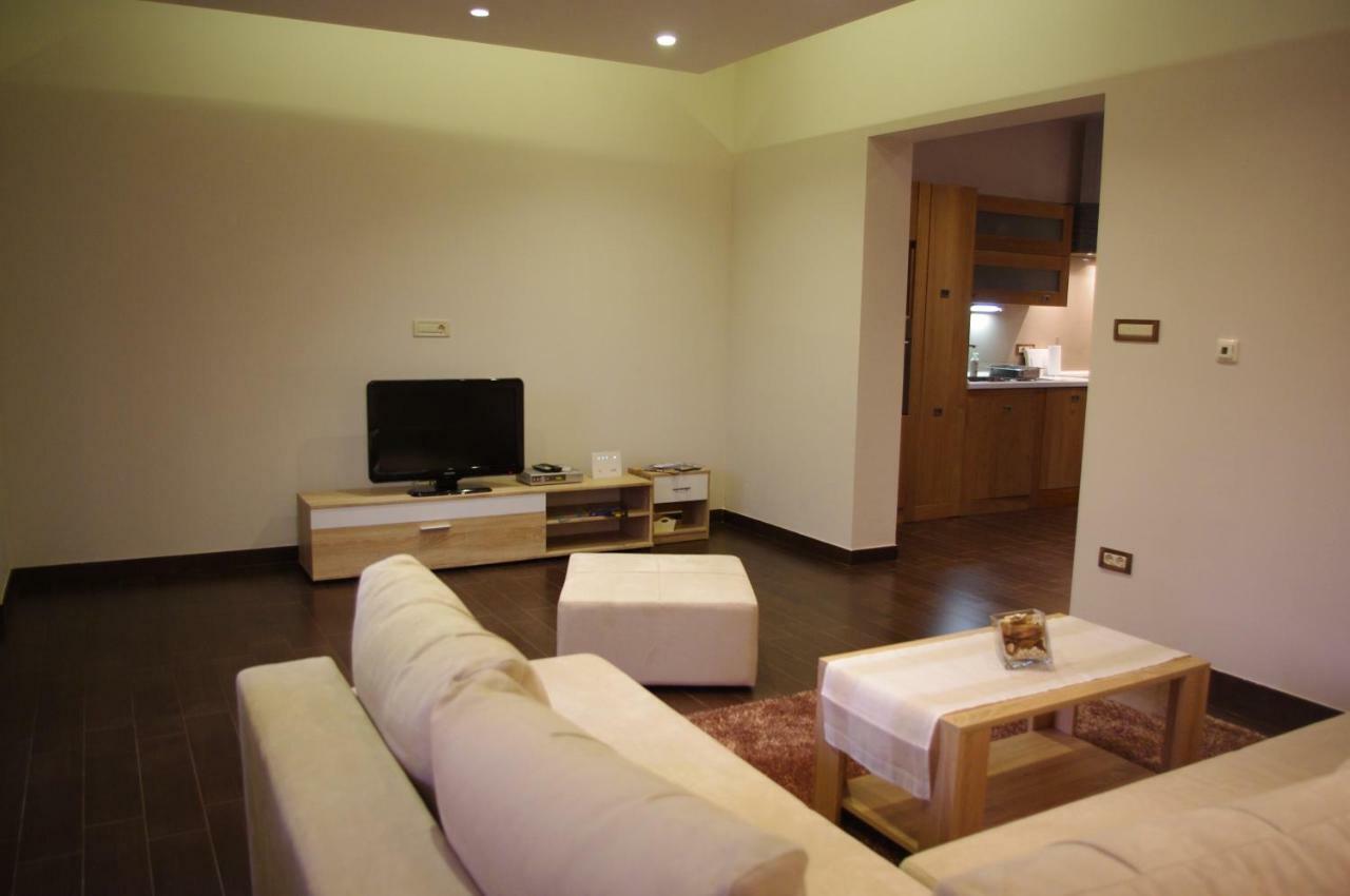 Apartment Verano Njivice Eksteriør billede