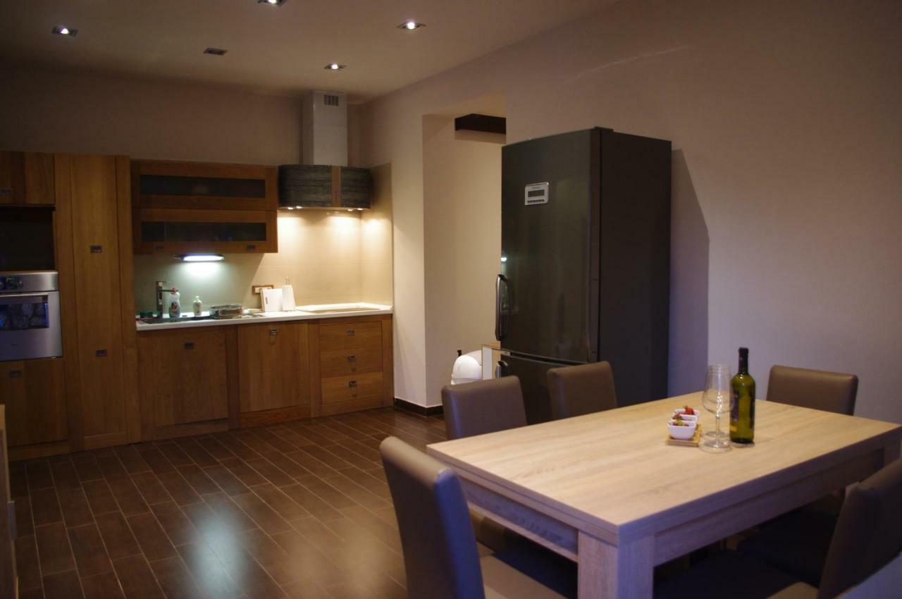 Apartment Verano Njivice Eksteriør billede